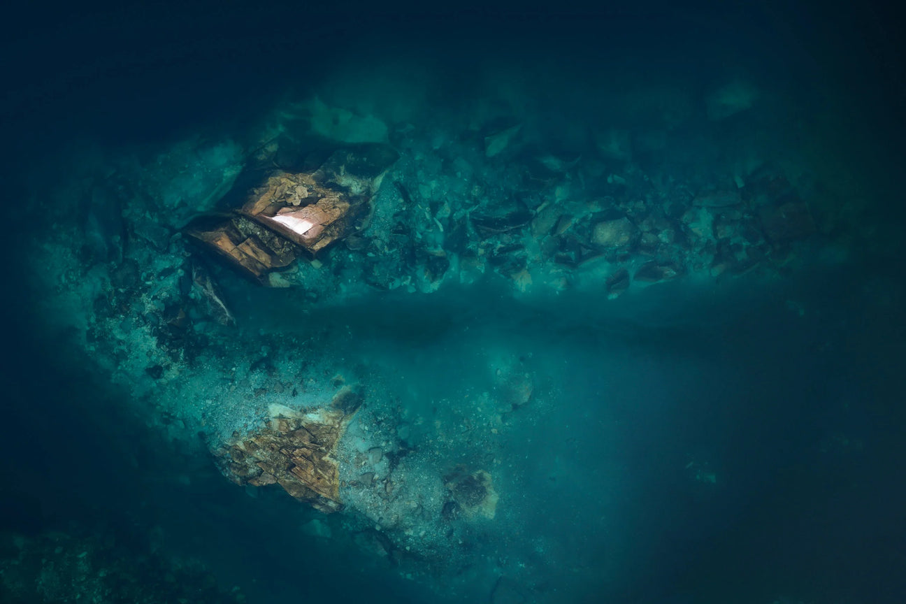DEEP BLUE – Mountain Lake Perspectives