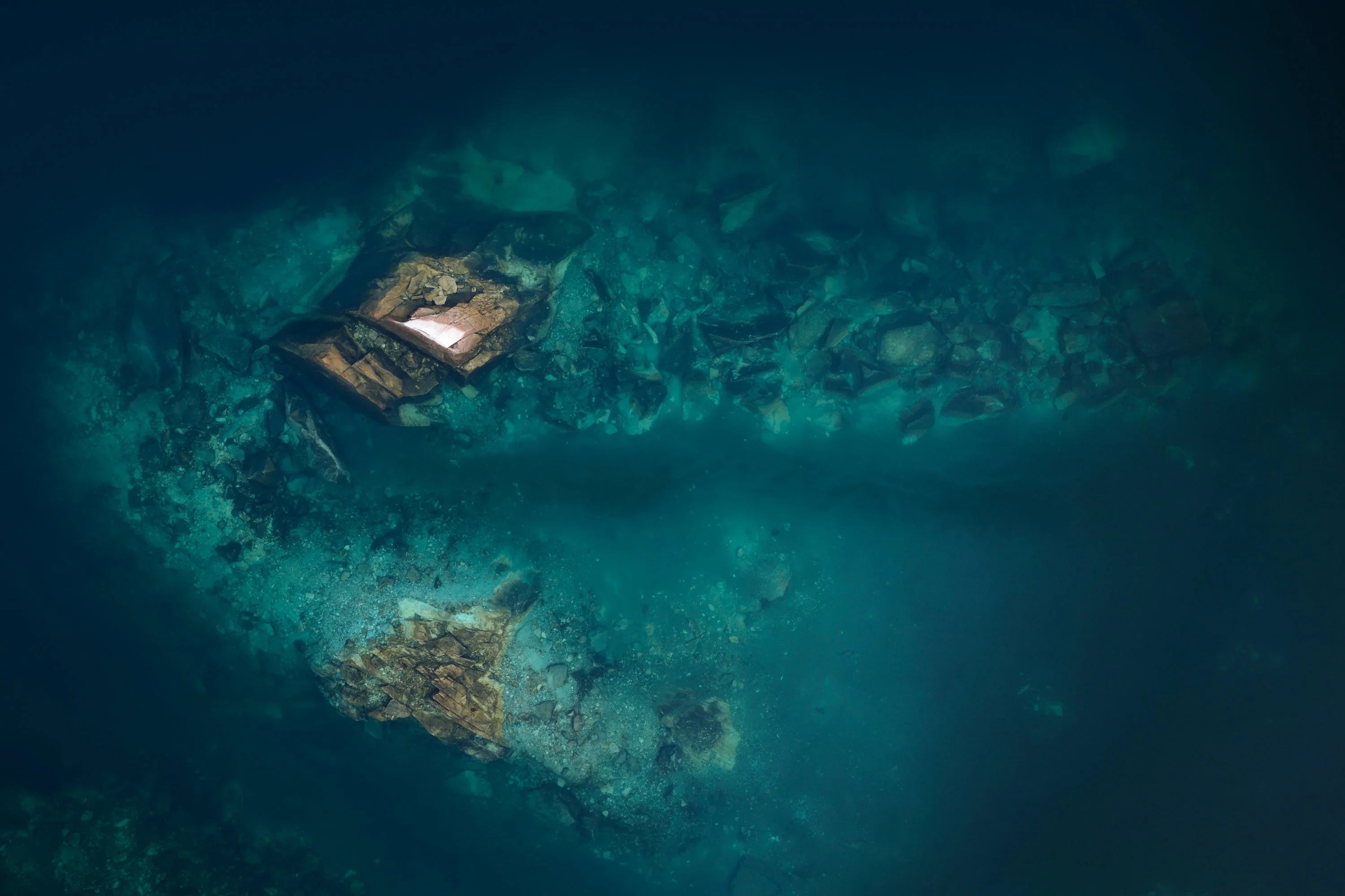 DEEP BLUE – Mountain Lake Perspectives