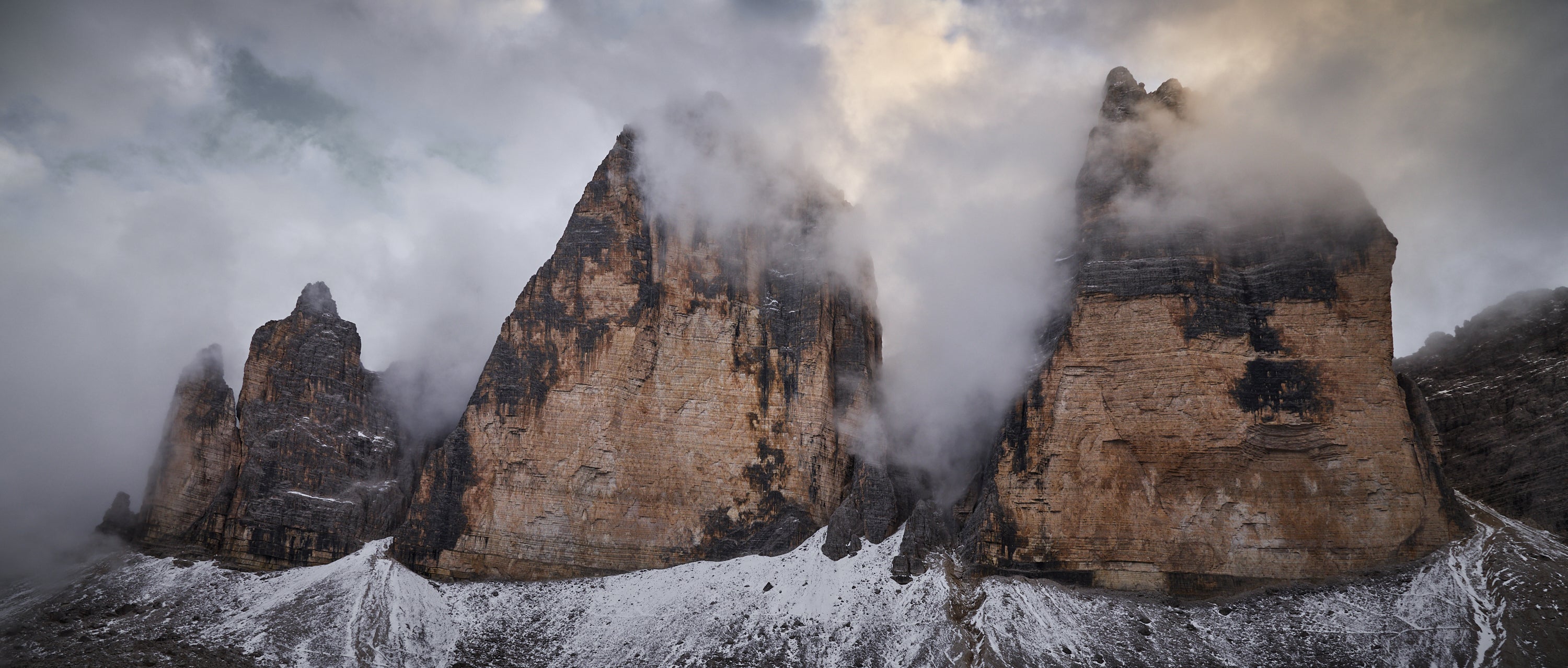 Basic image – ready for print or licensing.