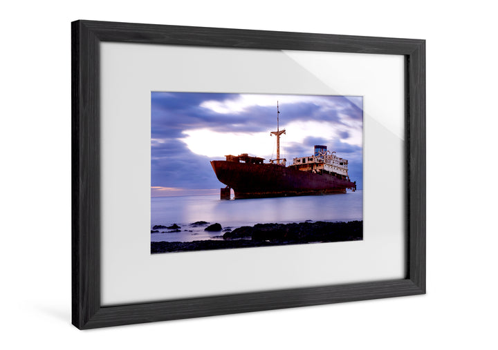 Photo Print in Changeable Magnetic Frame
