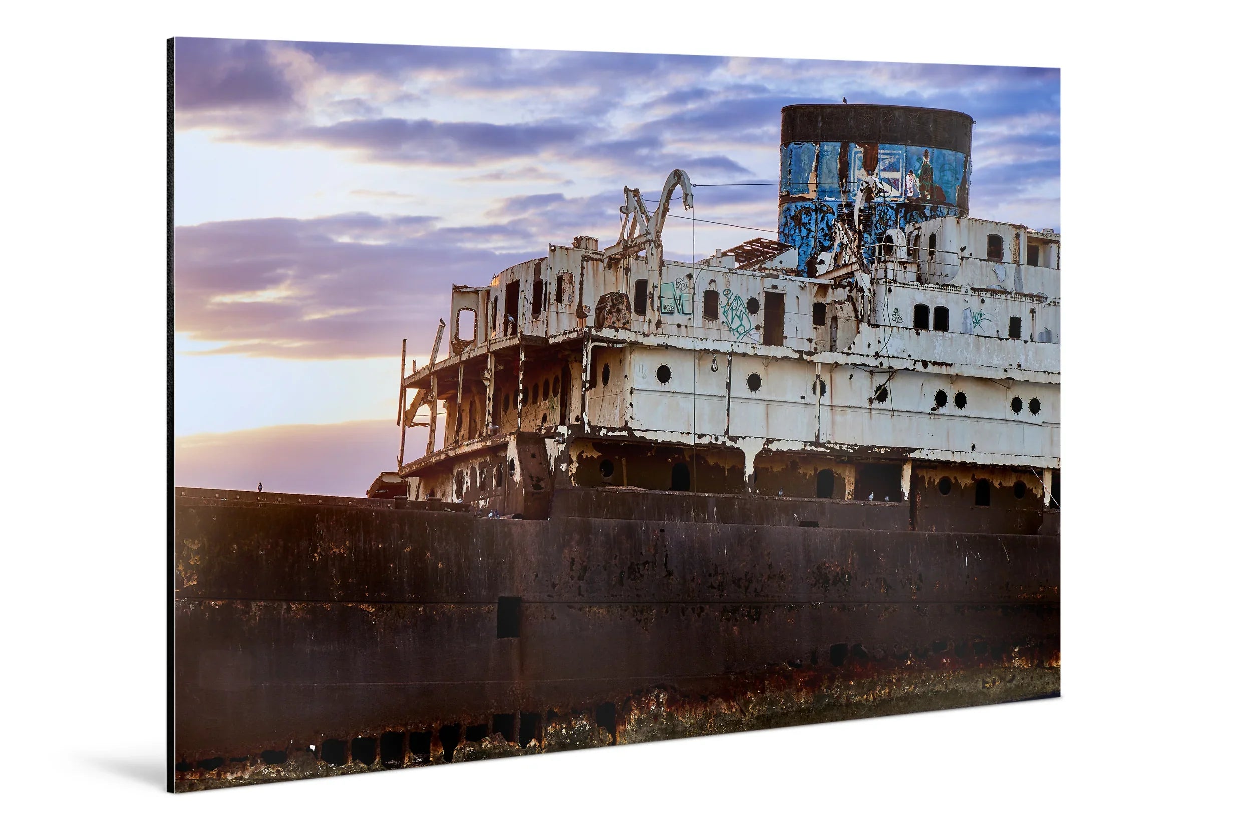 Rusting white shipwreck under soft blue and purple cloudy sky at dusk. - 45 x 30cm / Photo hinter Acrylglas / Unframed